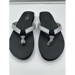 Yellow Box Womens Flip Flop Sandals Silver Glitter Straps Black Foam Size 10.5in